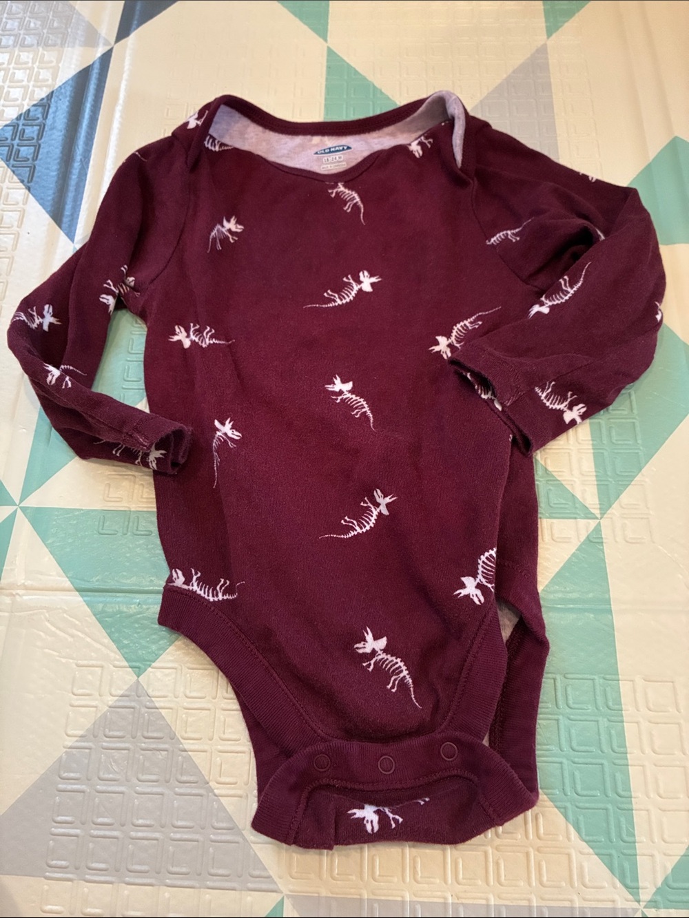 20/25$ 🧸 Long Sleeve Burgundy Baby One-Piece Bodysuit with Dino Print